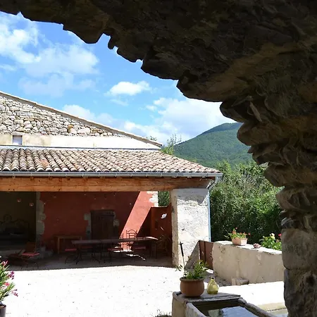 Chambres D'hotes Les Nuits Du Taris Bed & Breakfast 3*